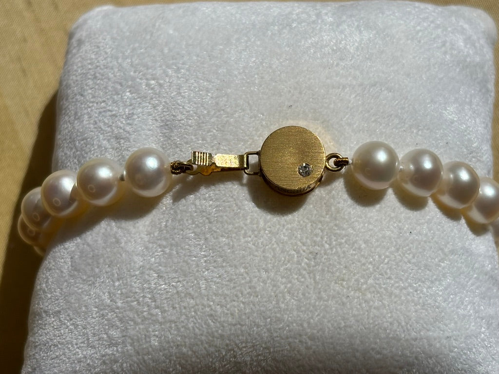 Vintage Style Pearl Bracelet with Gold Tone Clasp Rhinestone Accent Classic Elegant