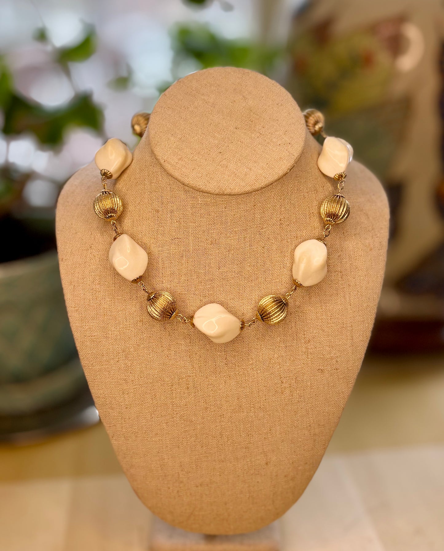 Vintage 1980s White Nugget Acrylic & Gold Tone Statement Necklace