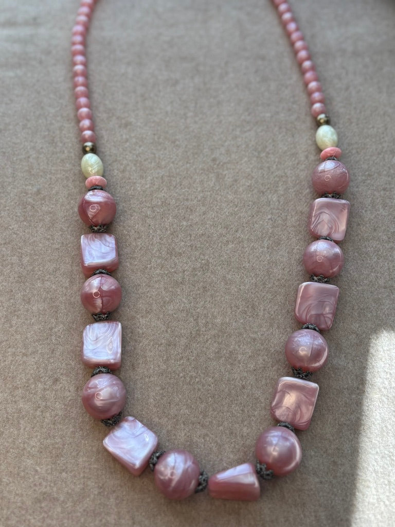 Vintage 1950s Pink Lucite Bead Necklace – Marbled Mid Century Statement
