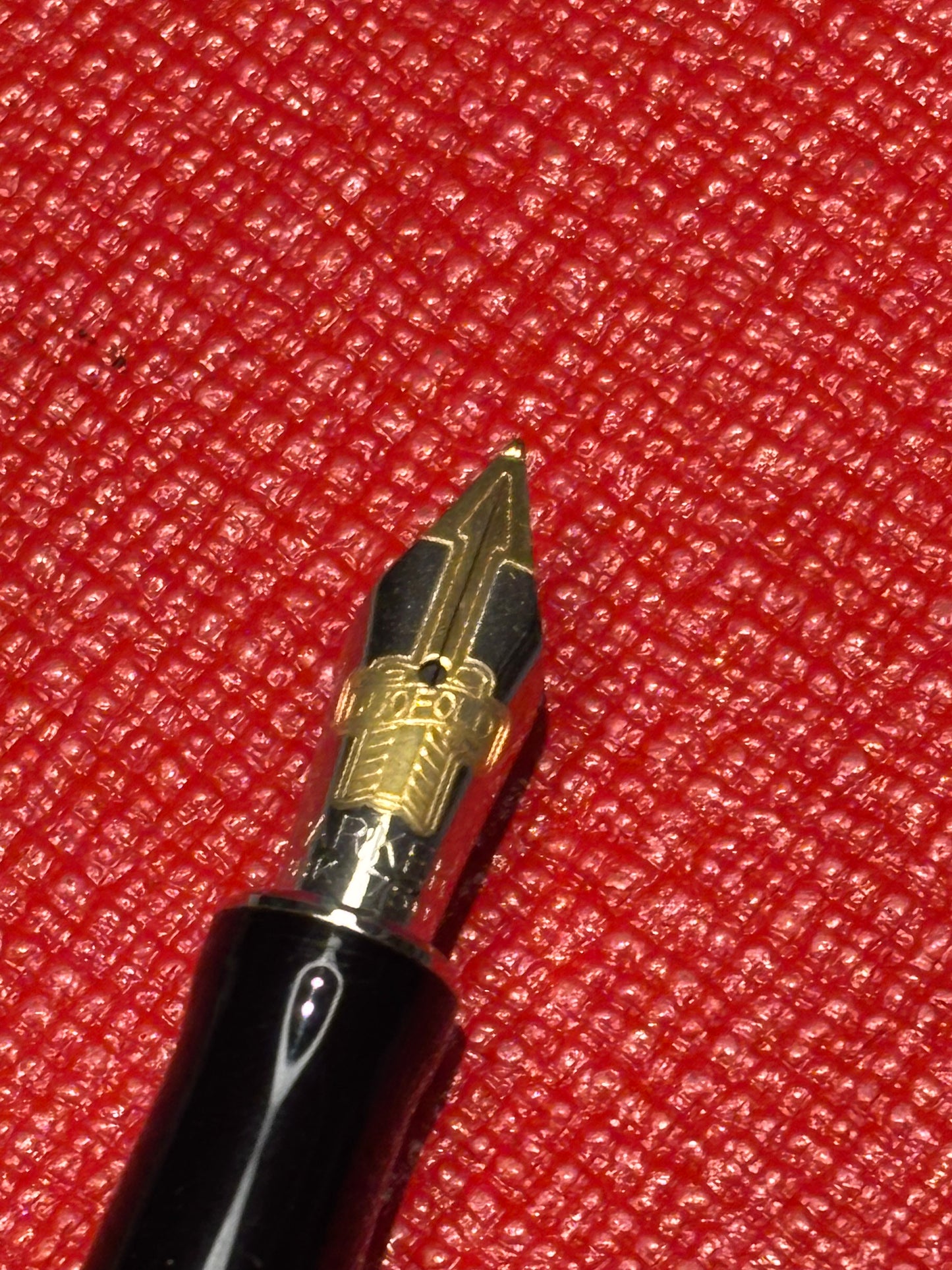 Parker Duofold Mk II International Black/Silver 2-Piece Writing Set — Fountain Pen & Rollerball, 18K Fine Nib, c. 1996–early 2000s