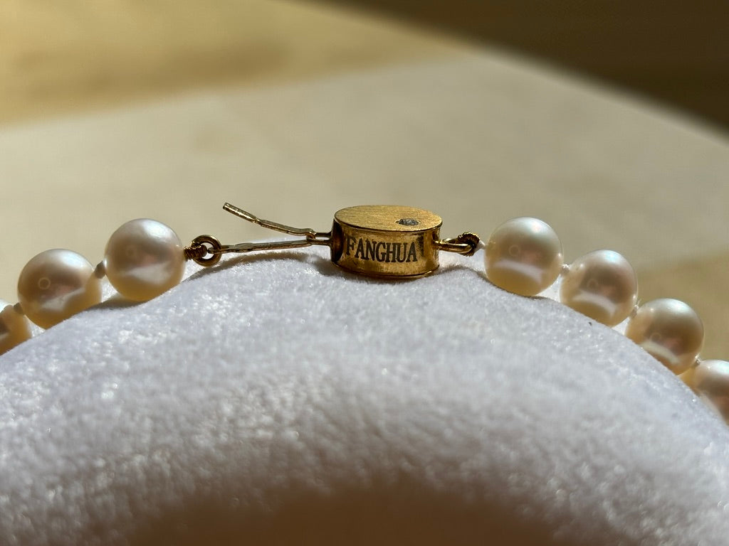 Vintage Style Pearl Bracelet with Gold Tone Clasp Rhinestone Accent Classic Elegant