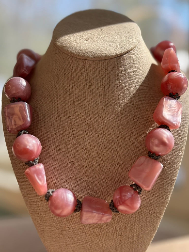 Vintage 1950s Pink Lucite Bead Necklace – Marbled Mid Century Statement