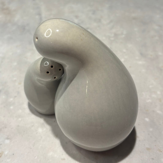 Eva Zeisel Red Wing Town & Country Shmoo Salt & Pepper Shakers White Pair