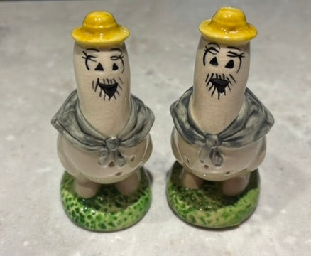 Vintage Li'l Abner Schmoo Farmer Salt & Pepper Shakers Pair Ceramic Japan 1950s