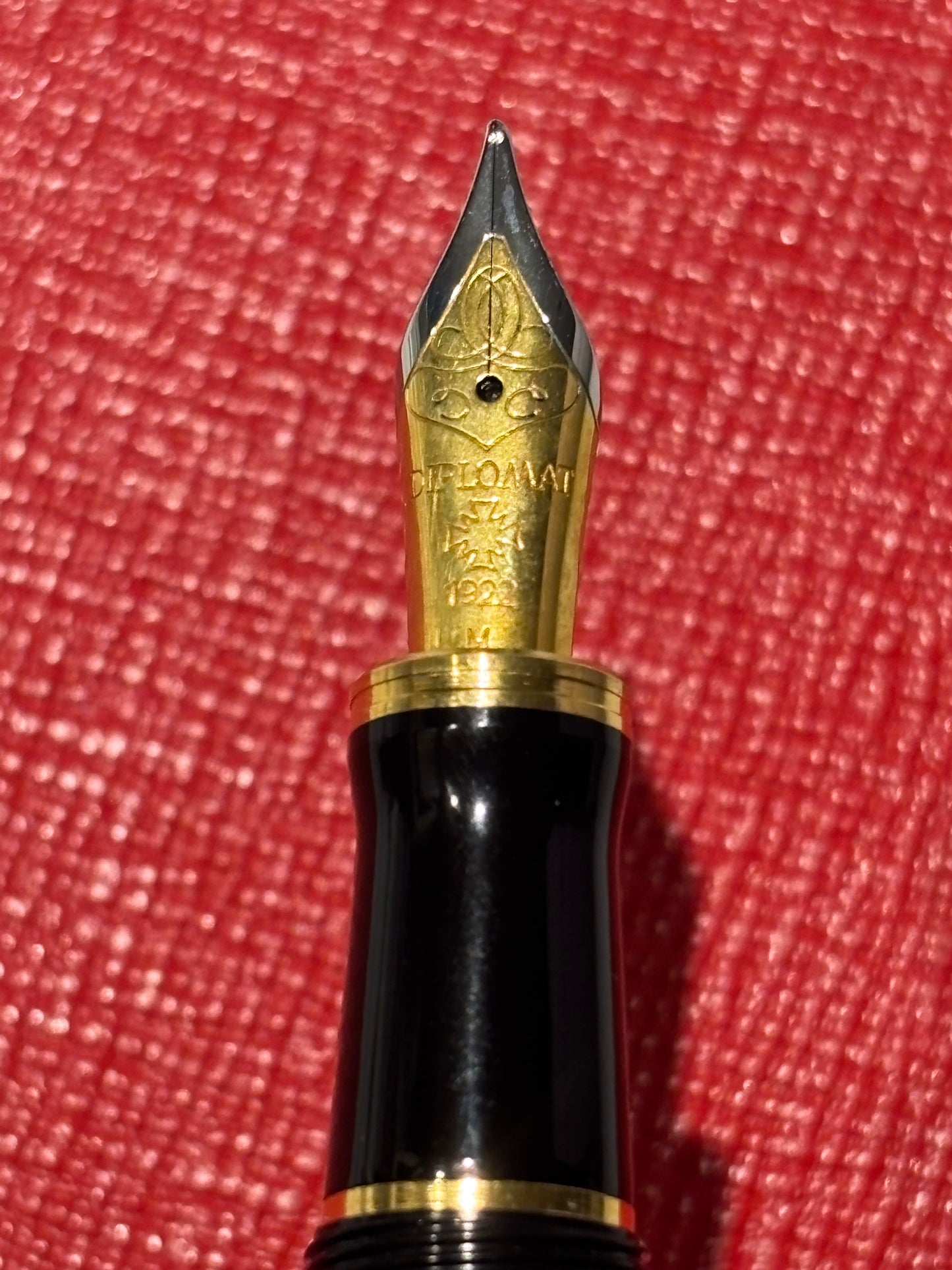 Montblanc Diplomat Fountain Pen Black Resin Gold Trim Medium Nib Serviced w/ Converter & Ink